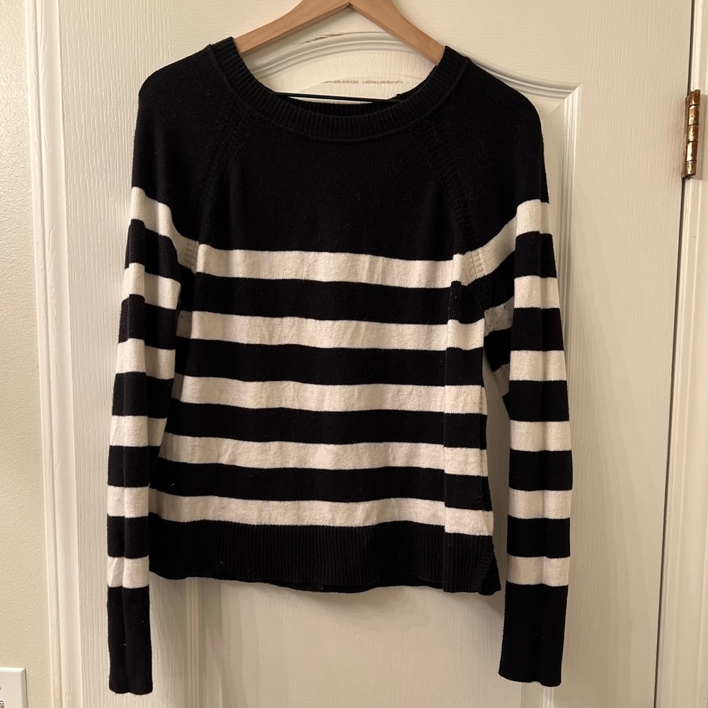 Banana Republic Factory black and white stripe sweater sz M